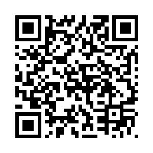 仇广陵轻轻擦拭着木箱顶端的灰尘二维码生成