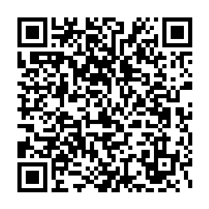 仍旧有好几场重要的友谊赛以及新型战争机器表演赛在各个会场上进行二维码生成