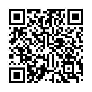 从上面取下那只粘在公文包一侧的纽扣发射器二维码生成