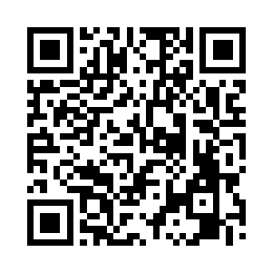 从他的衣着和其余人融洽的相处来看二维码生成