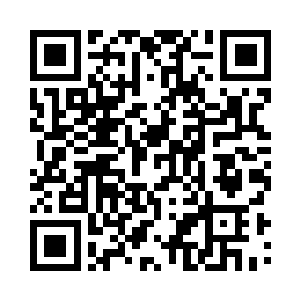 从储物手镯中拿出一件黑色长袍披上二维码生成