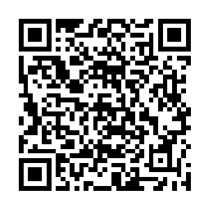 从前有个年轻的樵夫扛着一柄锈迹斑斑的铁斧子去砍柴二维码生成