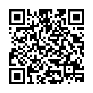 从包包里拿出迷你摄像机和录音笔二维码生成