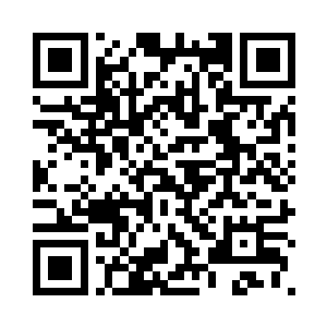 从后面揽住了另外一个警卫的脖子二维码生成
