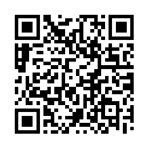 从床上下来的女子还在扣着衣服的扣子二维码生成