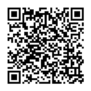 从慕容星华背后经过的晏子歌突然一伸胳膊搂住了慕容星华的腰肢二维码生成