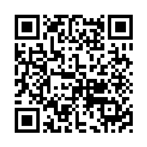 从房舍内走出一个身形窈窕的妇人二维码生成