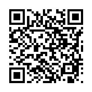 从指间爬出一条细弱游丝的黑色小蛇二维码生成