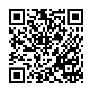 从灰暗的空间来到了一处明亮的广场之上二维码生成