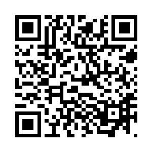 从瓷瓶倒出些药粉抹在紫貂的伤口上二维码生成