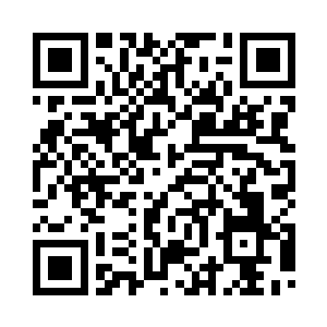 从腰囊里面取出了几根灰色的试管二维码生成