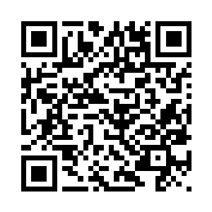 从腰间抽出两把黄澄澄的巨蟒手枪二维码生成