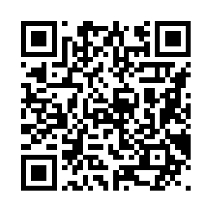 从腰间拔出一把闪着寒光的锋利的匕首二维码生成
