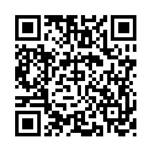 从自己腰带中掏出很小一块四角形的纸包二维码生成
