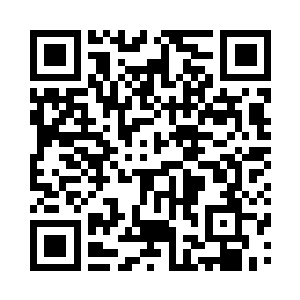 从自己随身携带的挎包里带出几张纸来二维码生成