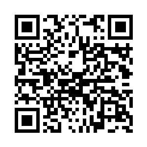 从迷宫的墙壁上露出了一只巨大的竖眼二维码生成