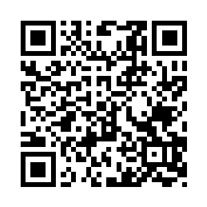 从里面倒出一颗花生米大小的绿色药丸二维码生成