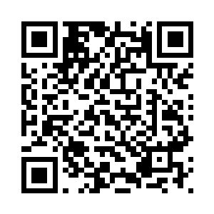 从里面倒出一颗黑色药丸递给对方二维码生成