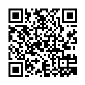 从里面拿出另一包万宝斋的糕点递给他二维码生成