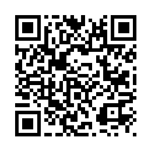 从门背后取出一根一米多长的钢管二维码生成