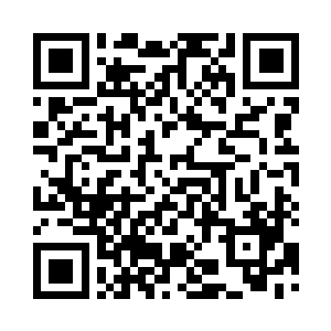 从黄金色的拳头与剑身碰撞处爆发而出二维码生成