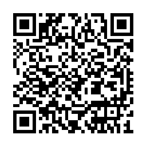仔细一看正是那晚季泽爵见面会为朱翎雨设计的二维码生成