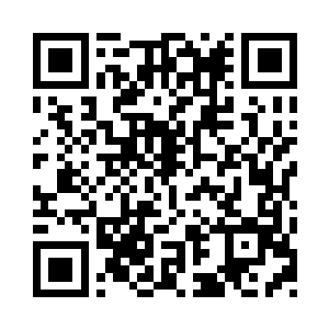 他一把端起桌子上一瓶百威啤酒一饮而尽二维码生成