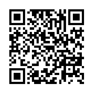 他一看是照着白家大院开业典礼时的议程来的二维码生成