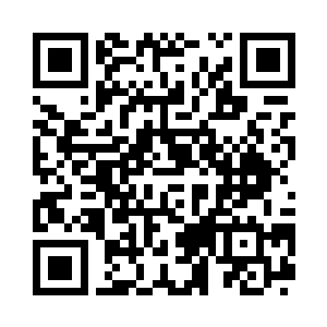 他不由抬头看向了站在不远处的雨果二维码生成