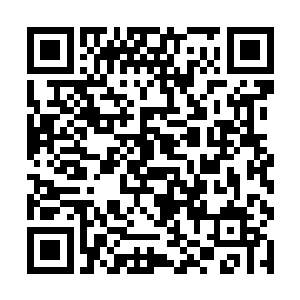 他不知道要怎样做才能让着小女人完完全全想着自己二维码生成