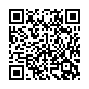 他为众人泡起灵茶大家都围坐在他身边二维码生成