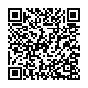 他举起光束枪对准地面上已经无力站起的韩继军二维码生成