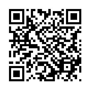 他亲眼看到了两个人从楼上掉落了下去二维码生成