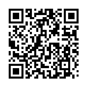 他从一个比巴掌略大的黄布口袋中掏摸一阵二维码生成