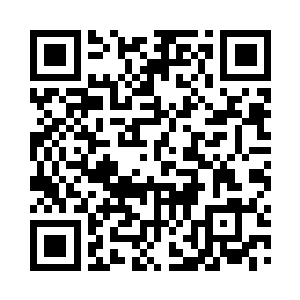 他以前没有想过有一天他也会需要站在这里二维码生成