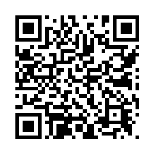 他们一定要注意通道两边带有荧光的石头二维码生成