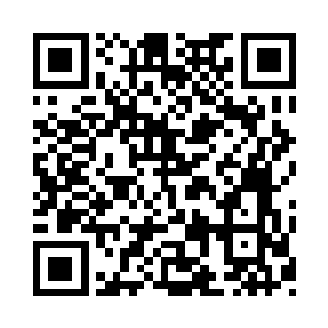 他们两个把我死死的摁在外面的办公椅上二维码生成
