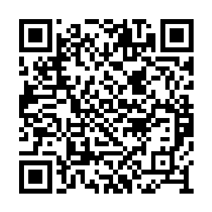 他们之间仿佛就差有个人给他们捅开这层窗户纸二维码生成