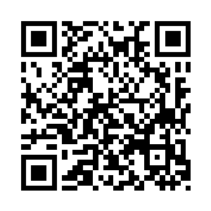 他们二人来到了一个被白雪覆盖的洞窟面前二维码生成