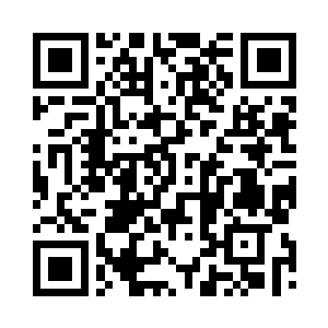 他们在一段无人居住的湖岸附近停船二维码生成