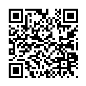 他们看起来活脱脱像是官差在押着犯人二维码生成