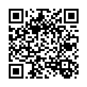 他们脸上洋溢着祝福与喜悦的微笑二维码生成