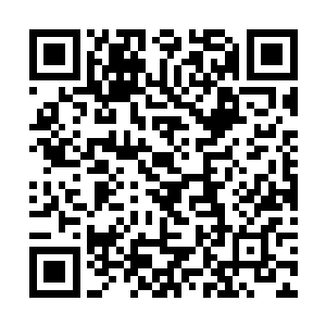 他们都会拿着大包小包的礼物来……而现在……还是二维码生成