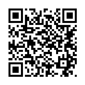 他伸出手突然在她的脑门上弹了一下二维码生成