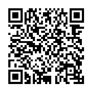 他伸出手绅士的拉过花久久的手俩人也离开了原先的座位二维码生成