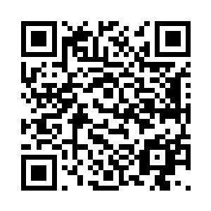 他伸手在那树干上轻轻的拍打了一下二维码生成