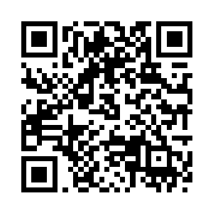 他便很自然地半跪着帮她扶住鞋帮二维码生成