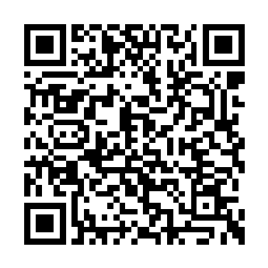他再次看到了那十个人和整整一仓库的东西与人二维码生成