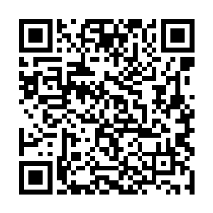 他刚才还看到那默巫站在离他足足有七八十米的地方二维码生成