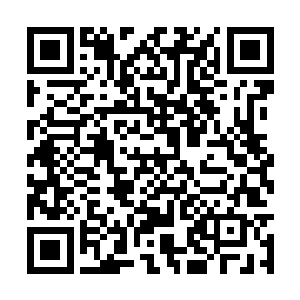 他却被一个穿着一身嘻哈风格的人伸胳膊拦了下来二维码生成